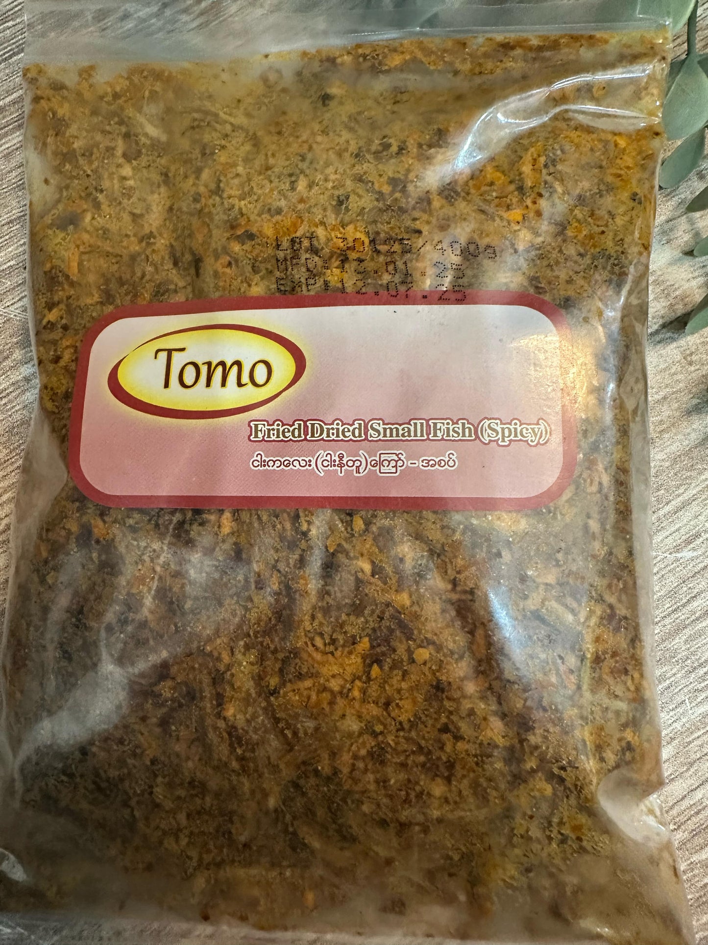 TOMO ငါးနီတူအစပ် 400g (Tomo Fried Dried Small Fish Box - Spicy)