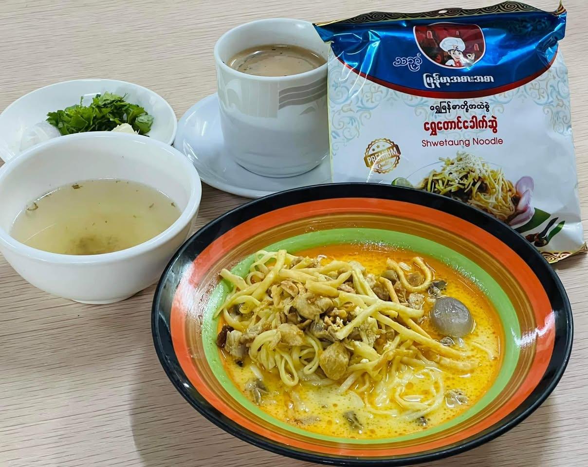 သဥ္ဇာ ရွှေတောင်ခေါက်ဆွဲ (Thinzar Shwetaung Noodle) - Easy Bites
