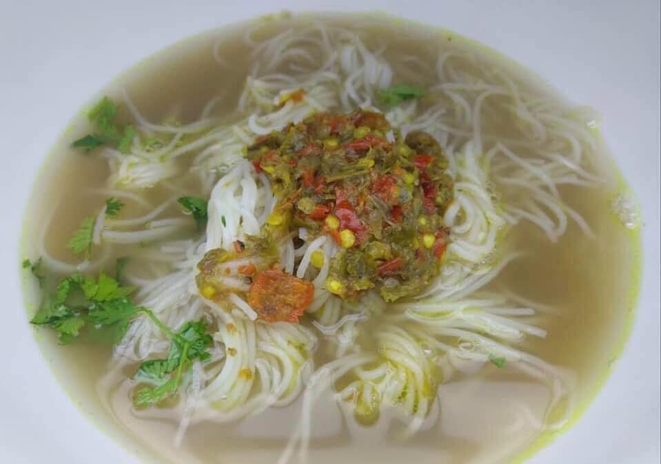ဒို့တောရွာ ဇင်ချောင်းရခိုင်မုန့်တီ (Doet Taw Ywar Rakhine Mont Ti)
