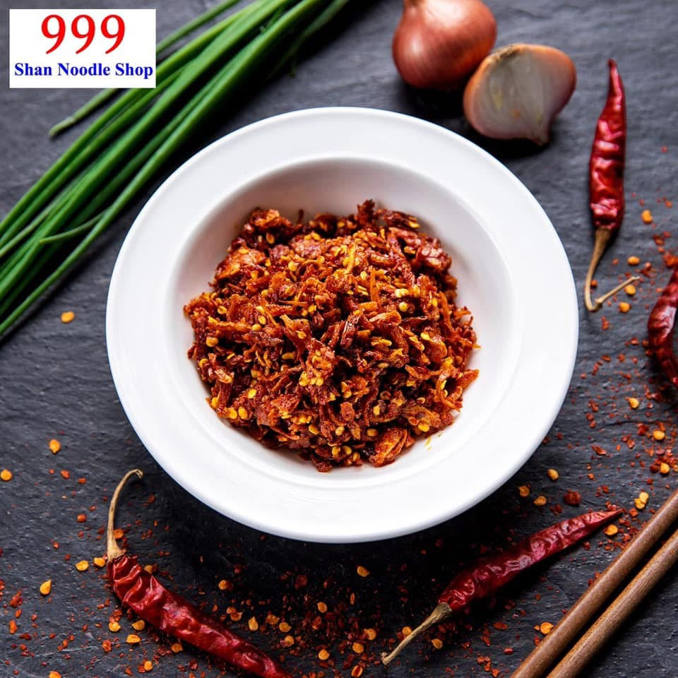 999 ငရုတ်သီး ကြက်သွန်နီ ကြော် (ဘူး) (999 Fried Chilli & Onion)