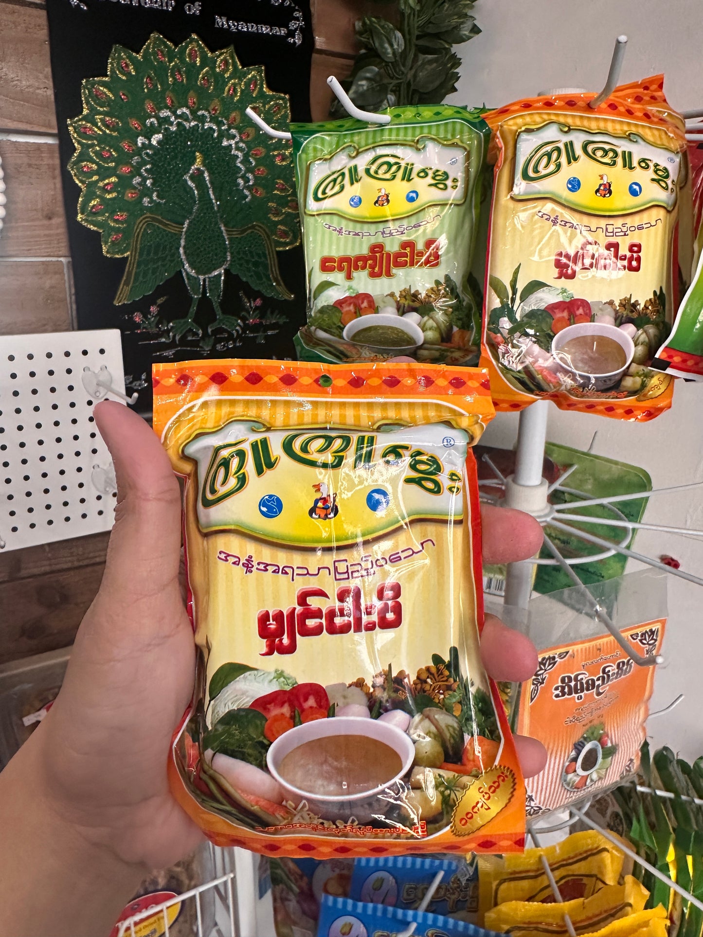 ကြူကြူမွှေး မျှင်ငပိ 160g (Kyu Kyu Mwe Pounded Shrimp Paste)