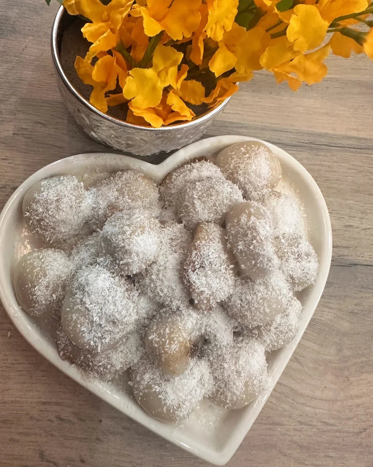 မုန့်လုံးရေပေါ် (Glutinous Rice Balls) - Easy Bites