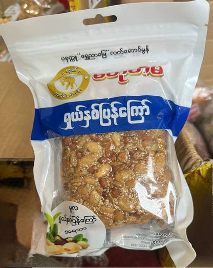 မတုတ်မ ရှယ်နှစ်ပြန်ကြော် 400g (Ma Tote Ma Special Mixed Fried Beans)