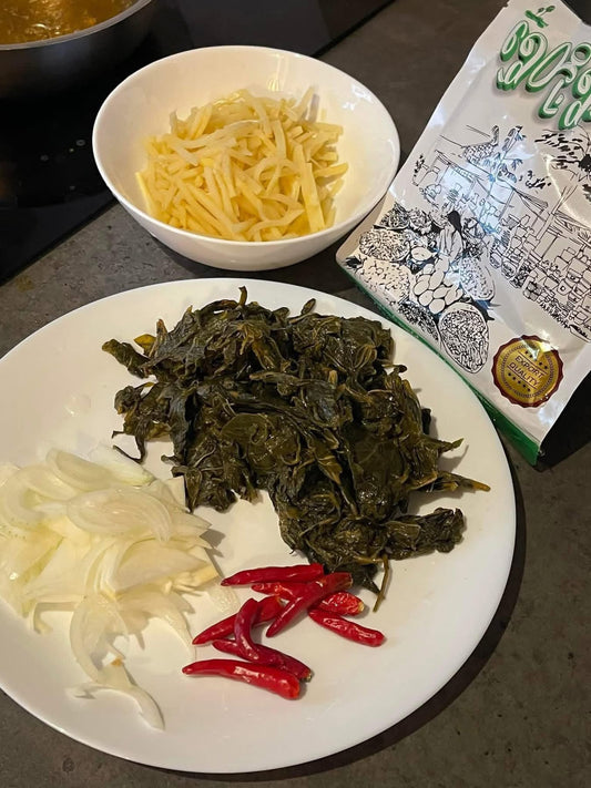 ရွှေတို့ရွာ ချဉ်ပေါင်( Shwe's Villa Roselle Leaf)