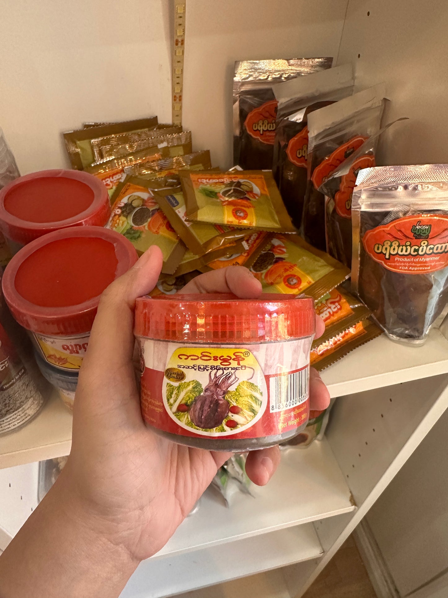 ကင်းမွန် စိမ်းစားငပိ 200g (Kin Mon Shrimp Paste)