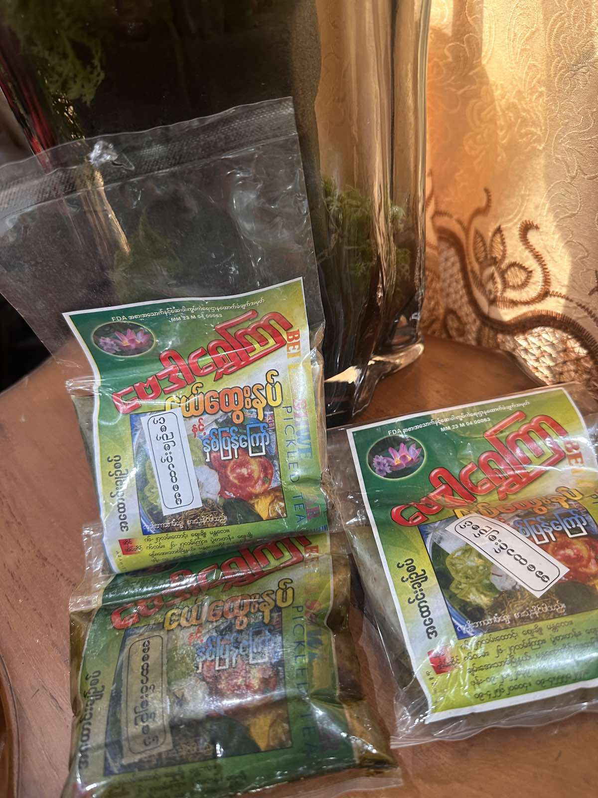 ဗေဒါရွှေကြာ အထောင်းချဥ်စပ် 160g (Bei Da Shwe Kyar A Htaung Spicy Pickled Tea Leaf)