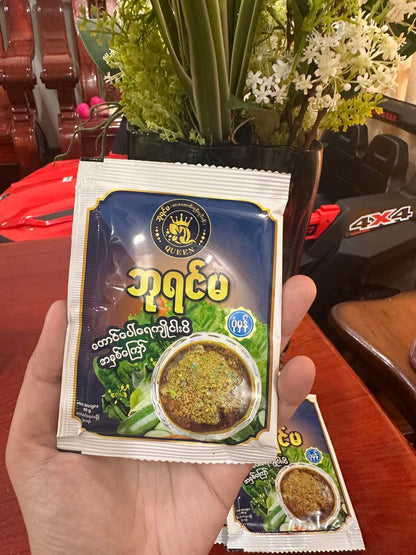 ဘုရင်မ တောင်ပေါ်ရေကျို ငါးပိအနှစ်ကြော် (ပုံမှန်) 40g (Queen Taung Paw Fried Fish Paste - Pone Mhan))