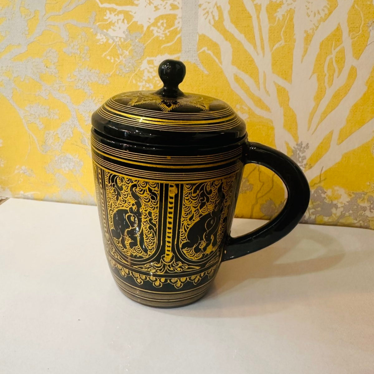 ယွန်းရွှေကော်ဖီခွက်