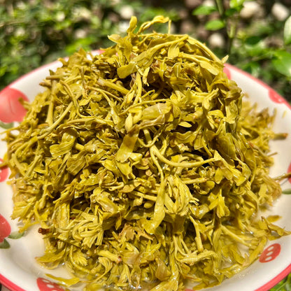 H&H စစ်ကိုင်းမကျည်းရွက်နုချဉ် 230g (H&H Pickled Young Tamarind Leaves)